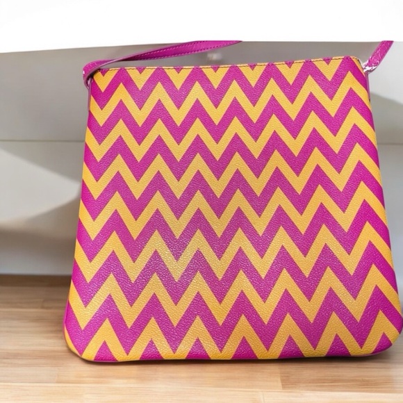 Vera Bradley handbag with strap - Picture 2 of 8